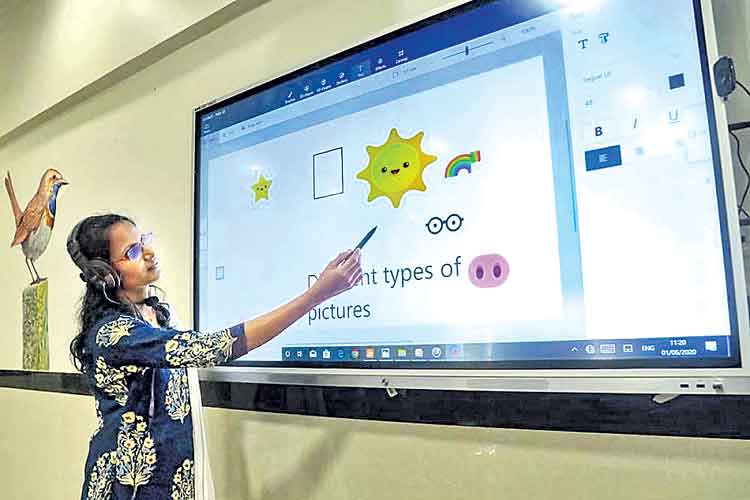 Digital Classes : 3,000 బడుల్లో డిజిటల్‌ క్లాసులు