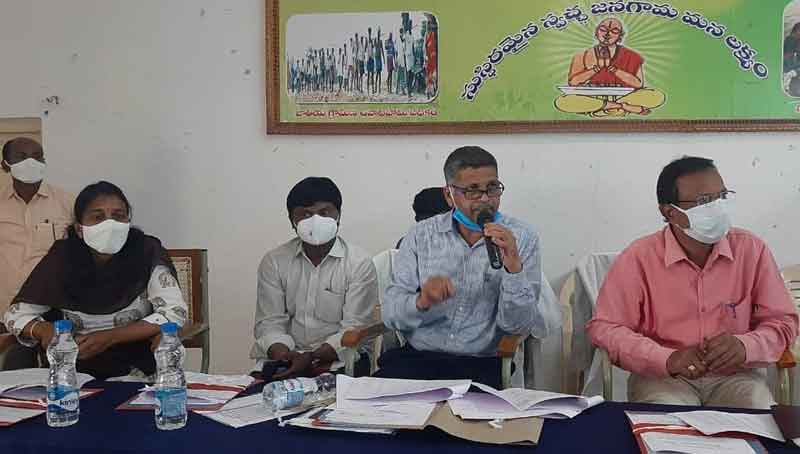 దళిత కాలనీల్లో క్షేత్రస్థాయిలో పర్యటించాలి