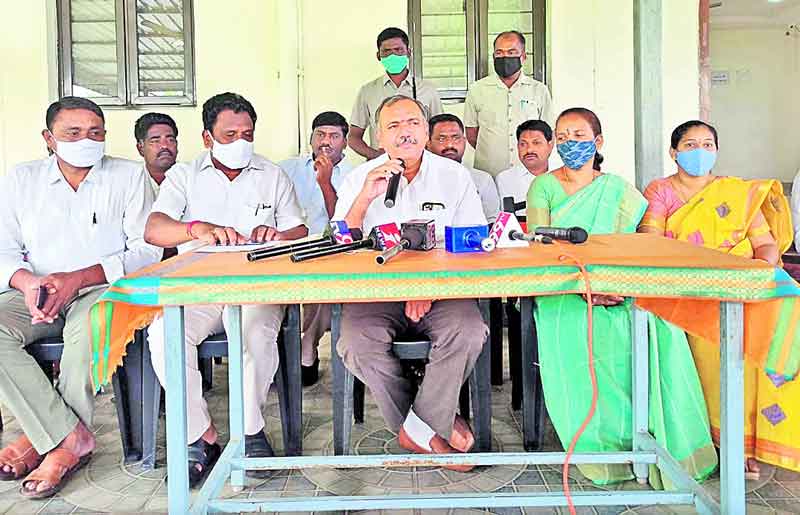 ప్రతిపక్షాలవి పసలేని రాజకీయాలు