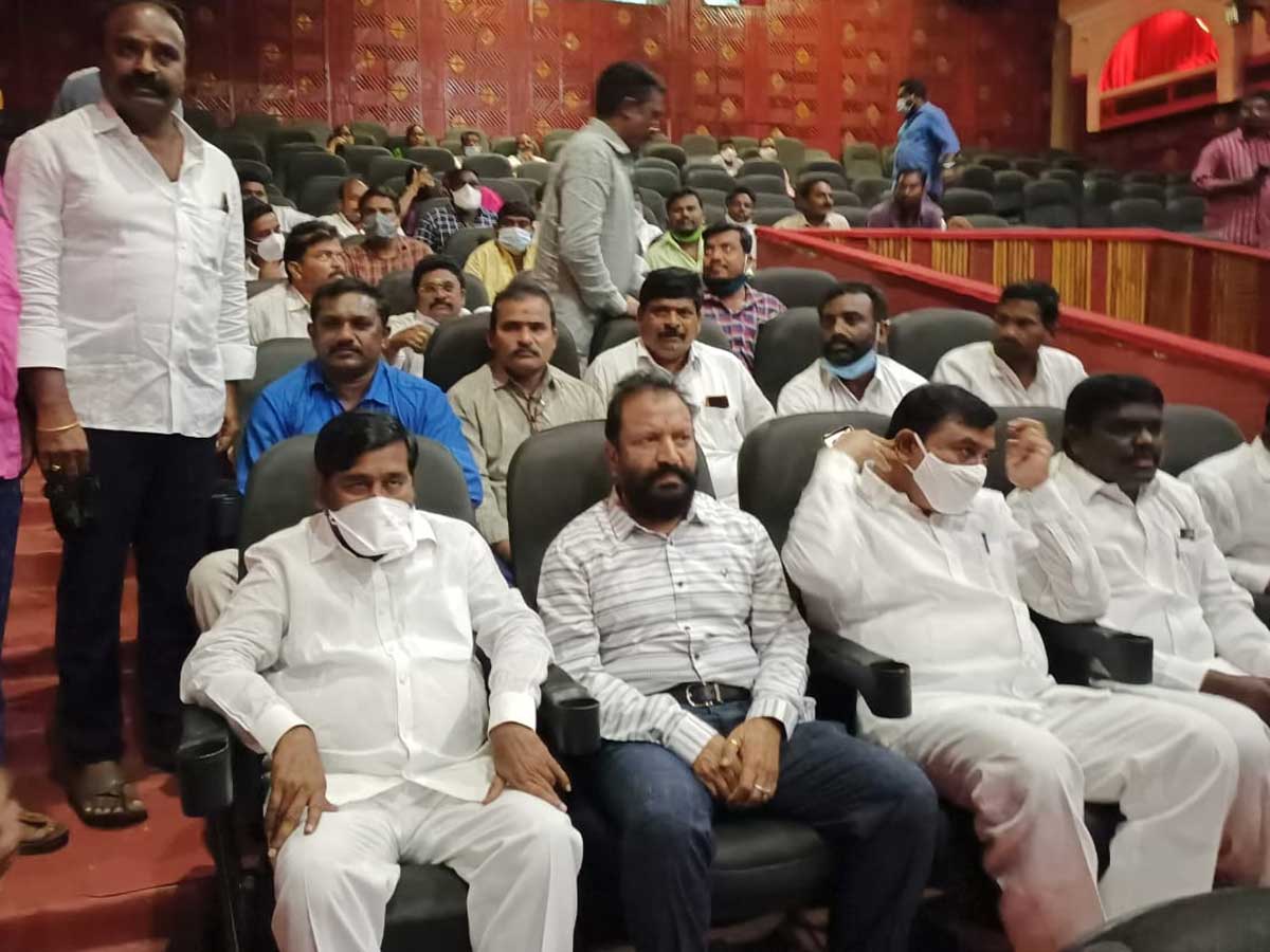 రైతన్న సినిమాను ఆదరించాలి : మంత్రి జగదీశ్‌రెడ్డి