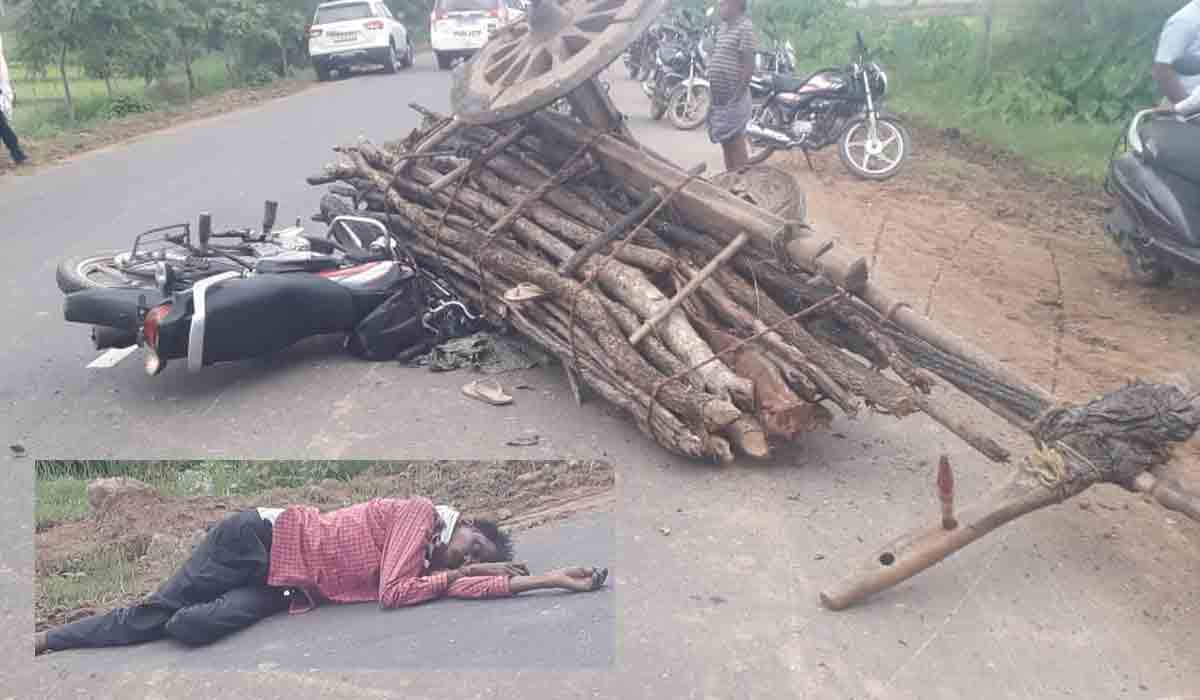 ఎడ్లబండికి బైక్‌ ఢీకొట్టి ఒకరు.. బిల్డింగ్‌ పైనుంచి పడి మరొకరు..