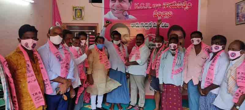 కారు.. చేరికల జోరు