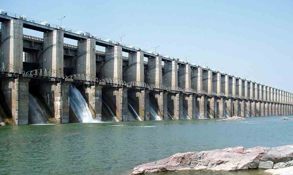 జూరాలకు తగ్గిన వరద