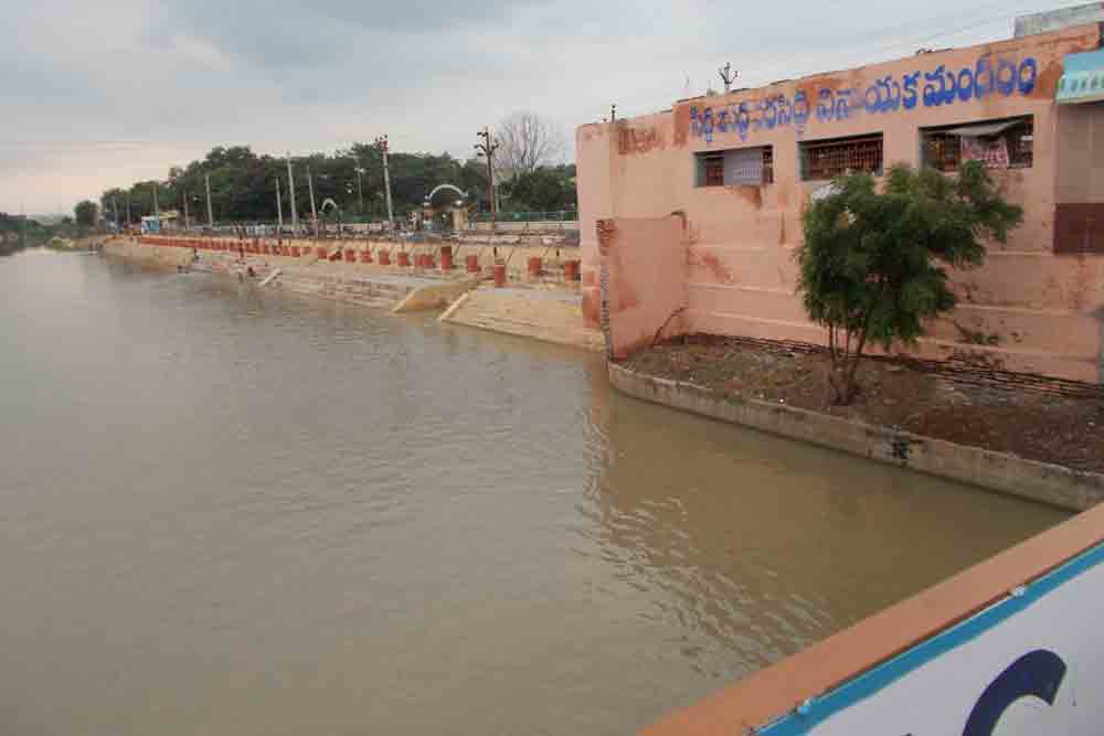 కృష్ణా జలాలు పెన్నార్పణం