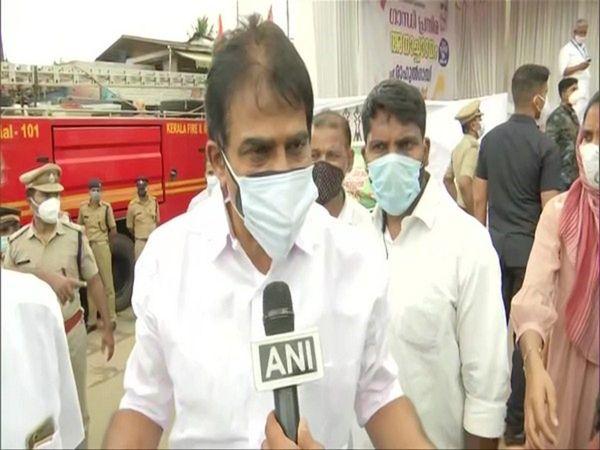 ఊమెన్ చాందీ, వేణుగోపాల్ స‌హా కాంగ్రెస్ నేత‌ల‌పై లైంగిక వేధింపుల కేసు న‌మోదు చేసిన సీబీఐ