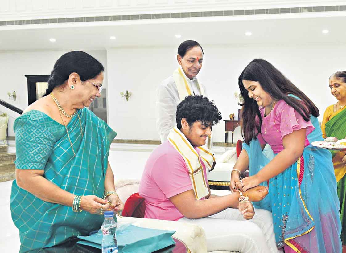 ప్రగతిభవన్‌లో ఘనంగా రక్షాబంధన్‌