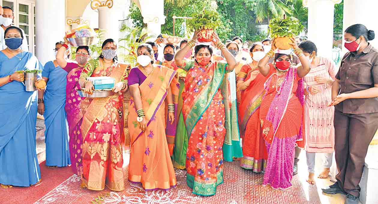 ముగిసిన ఆషాఢ బోనాలు