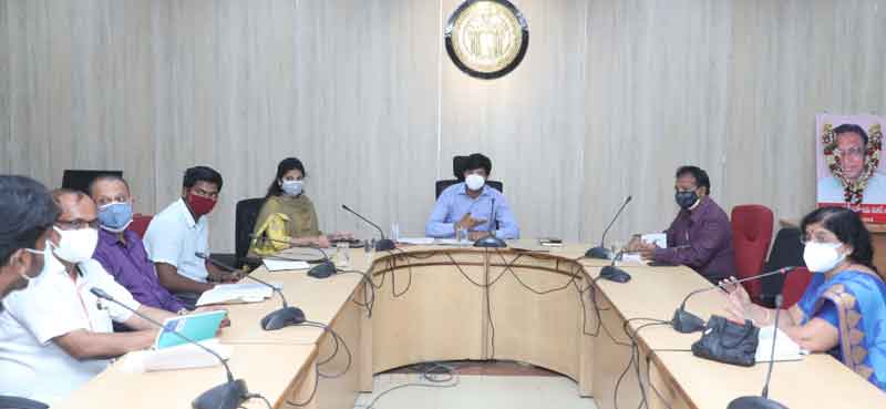 కొవిడ్‌ హైరిస్క్‌ గ్రామాలపై ప్రత్యేక దృష్టి సారించాలి