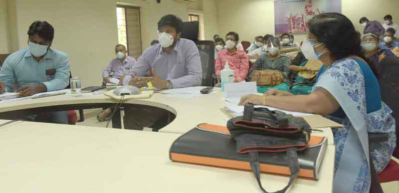 పాజిటివిటీ రేటు తగ్గించాలి