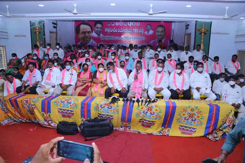 రాజకీయ ఉనికి కోసమే..అసత్య ఆరోపణలు