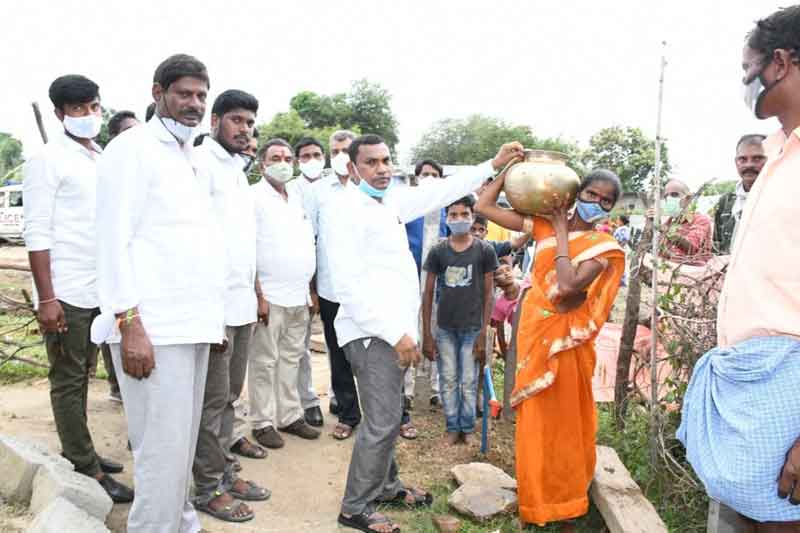 సంక్షేమ పథకాలను ప్రజల్లోకి తీసుకెళ్లండి