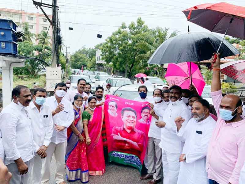 దళిత బాంధవుడు సీఎం కేసీఆర్‌