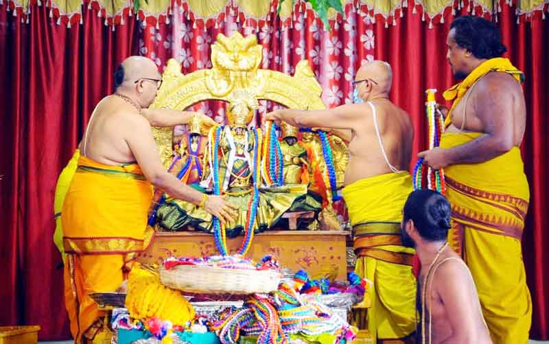 వైభవంగా పవిత్రారోపణం