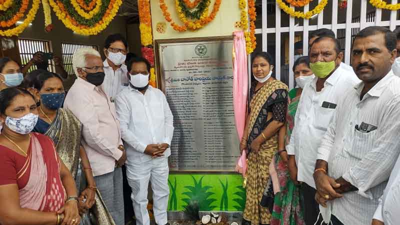 అన్నదాతల కోవెల.. రైతు వేదిక