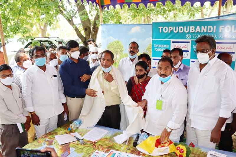 ‘తోపుడు బండి’ సేవలు అభినందనీయం