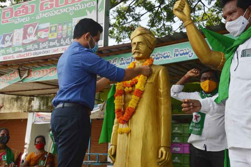 సంప్రదాయాలను పాటించడంలో..గిరిజనుల పాత్ర అమోఘం