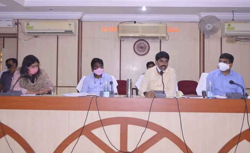 స్కూళ్లు, హాస్టళ్లను సందర్శించాలి