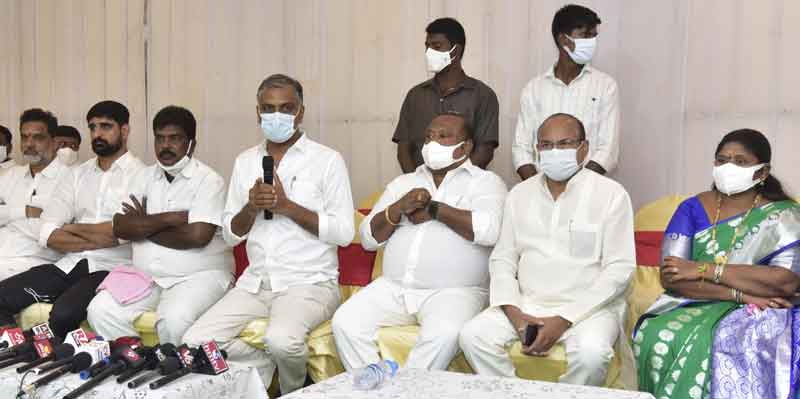 ఎవరు అడ్డుకున్నా దళితబంధు ఆగదు