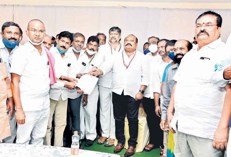 పద్మశాలీ భవన్‌ కోసం ఈటల తిప్పిండు..అడిగినవెంటనే కేసీఆర్‌ ఇచ్చిండు..