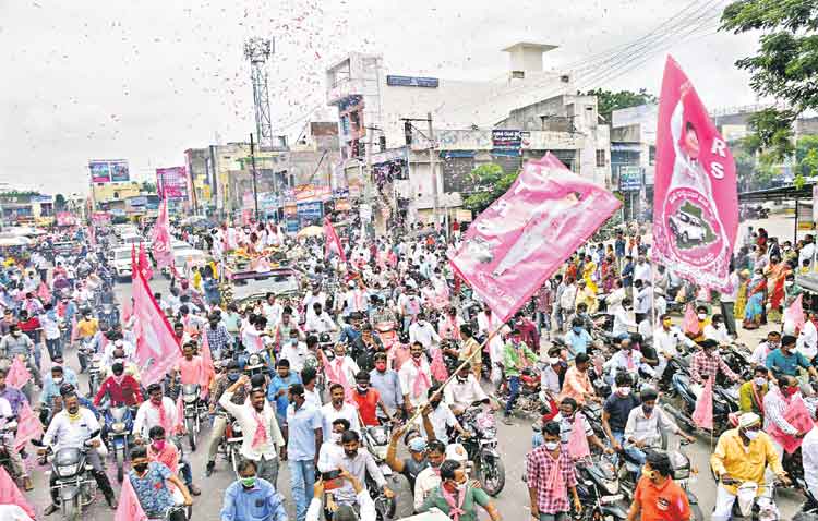 200 ఎకరాల ఆసామిపై 2 గుంటల పేదోడు