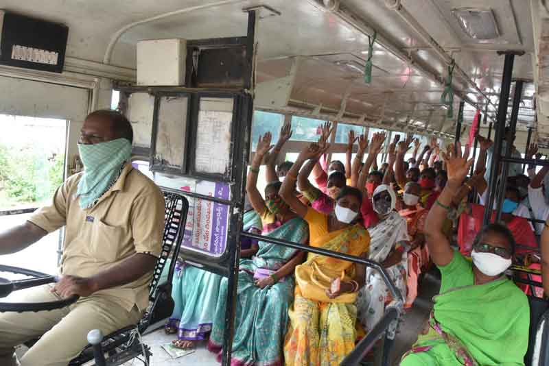 మెరిసిన దళితవాడ..మురిసిన ఆడబిడ్డ