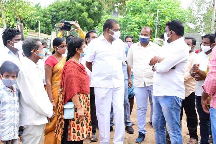 ప్రజా సమస్యల పరిష్కారానికి కృషి