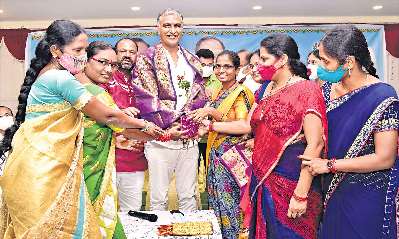 గాలి, నీరూ అమ్ముతారేమో!