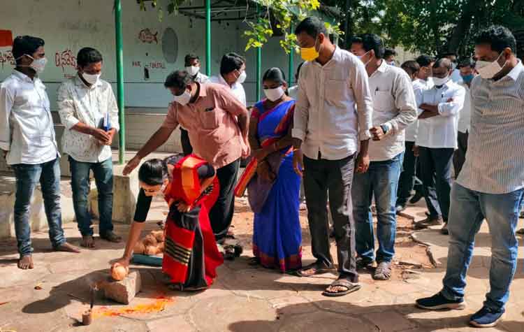 మార్కెట్ల అభివృద్ధికి ప్రభుత్వం కృషి