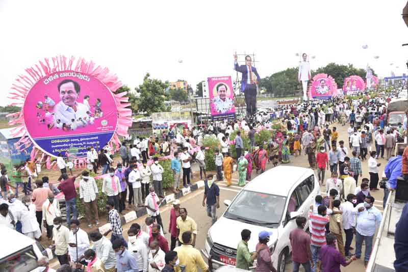 ఉప్పెనలా కదిలి..