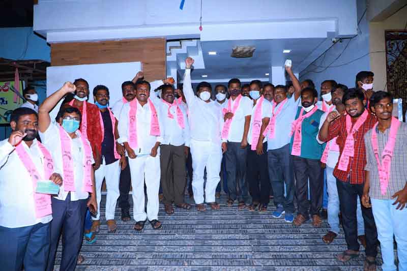 టీఆర్‌ఎస్‌లో చేరికల జోష్‌..