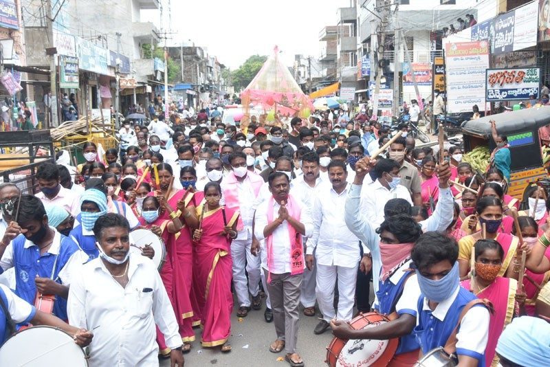 ఇంటింటా టీఆర్‌ఎస్‌ ప్రచారం