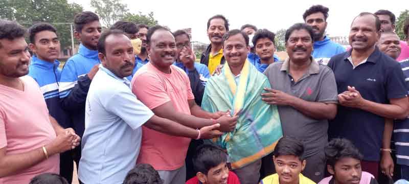 నిండు మనసుతో దీవించండి