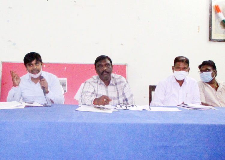 ప్రభుత్వ లక్ష్యాలను అధిగమించాలి