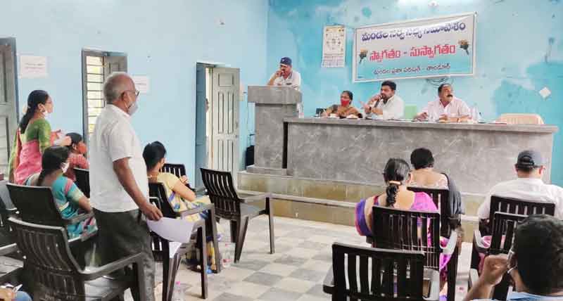 అధికారులు బాధ్యతగా పనిచేయాలి