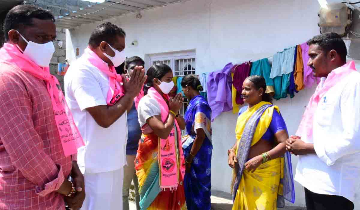 Huzurabad | గెల్లు శీనును గెలిపిద్దాం.. ఓట‌ర్ల‌కు క‌రీంన‌గ‌ర్ మేయ‌ర్ విజ్ఞ‌ప్తి