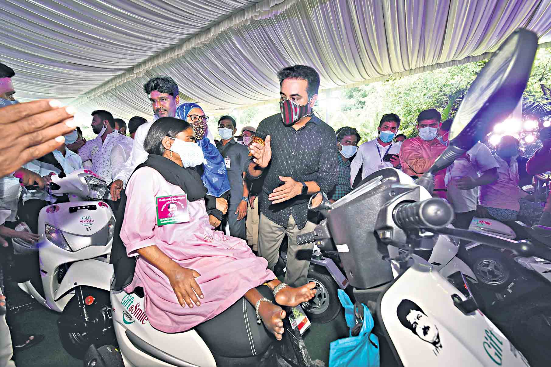 వృథా ఖర్చులు వద్దు