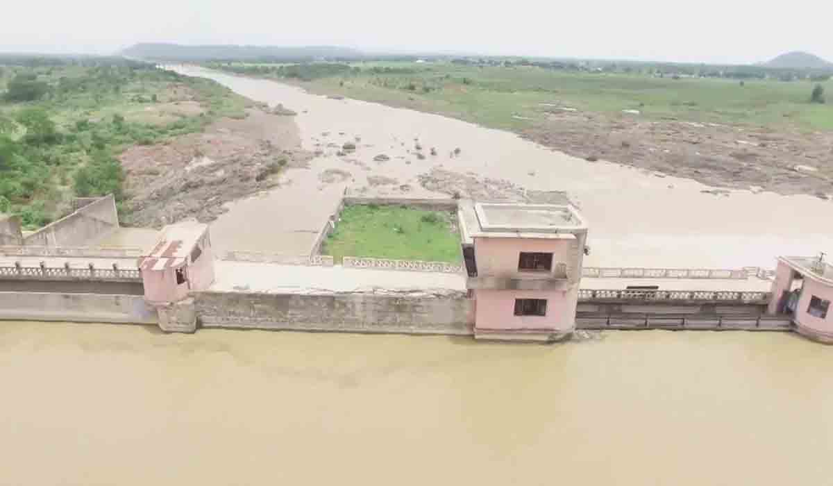 కడెం ప్రాజెక్టుకు భారీగా వరద