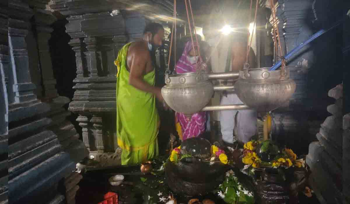 శ్రావణ మాసం.. కాళేశ్వర ఆలయంలో భక్తుల రద్దీ