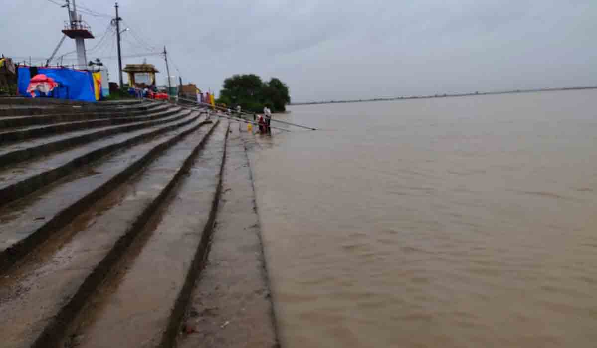 అస్థికలు కలపడానికి వచ్చి గోదారిలో గల్లంతైన వ్యక్తి
