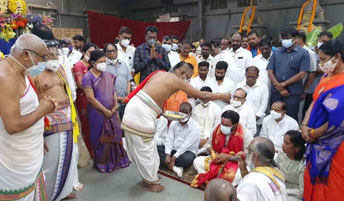 యాదాద్రీశ్వరుడిని దర్శించుకున్న కేంద్ర మంత్రి