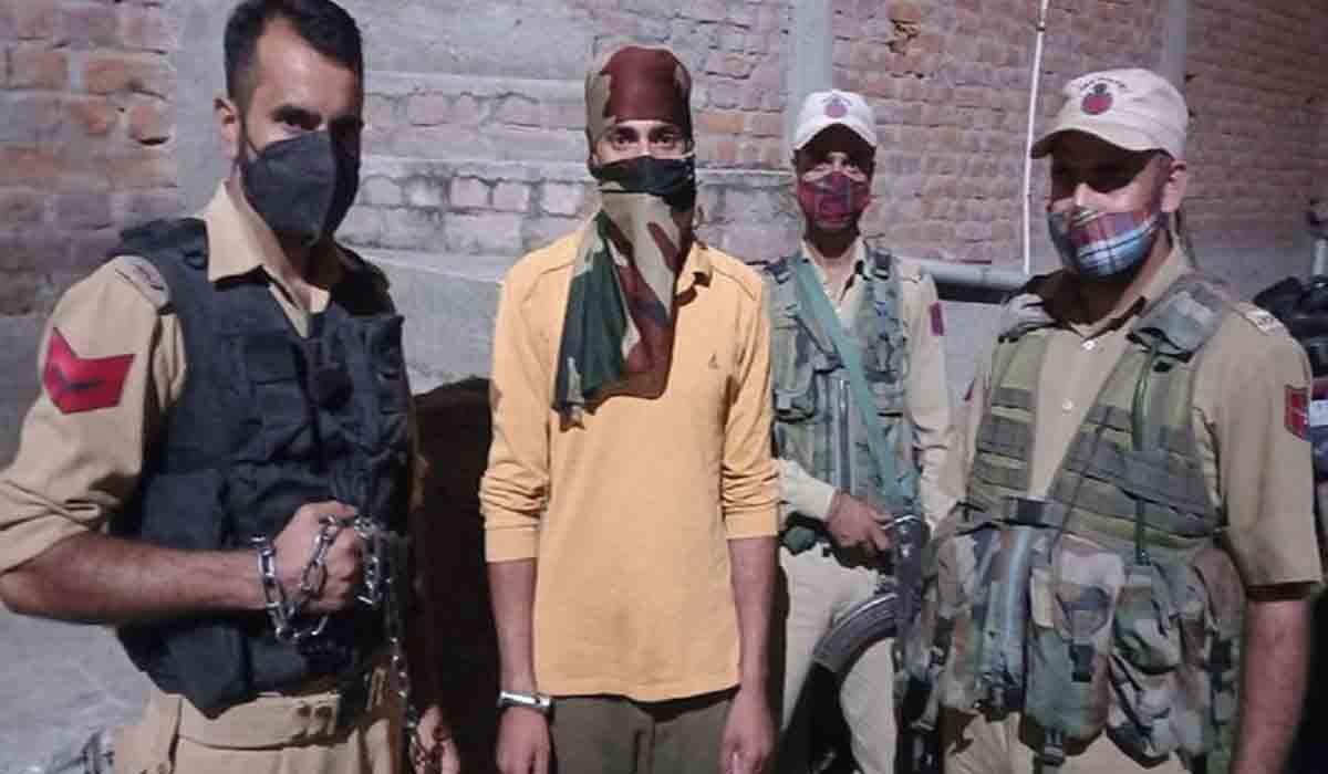 కశ్మీర్‌లో హిజ్బుల్‌ ముజాహిదీన్‌ ఉగ్రవాది అరెస్ట్‌