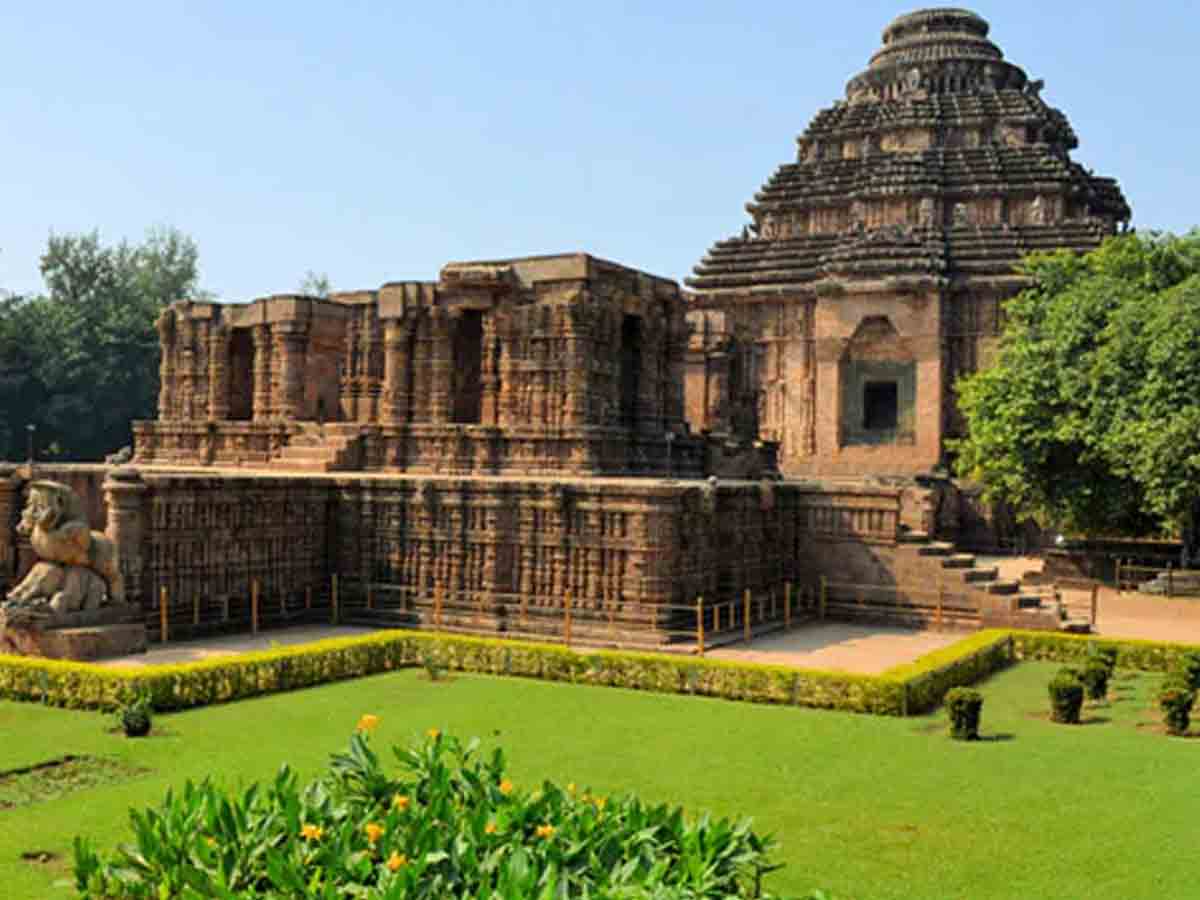 తెరుచుకున్న సూర్యదేవాలయం.. భక్తుల నిరీక్షణకు తెర