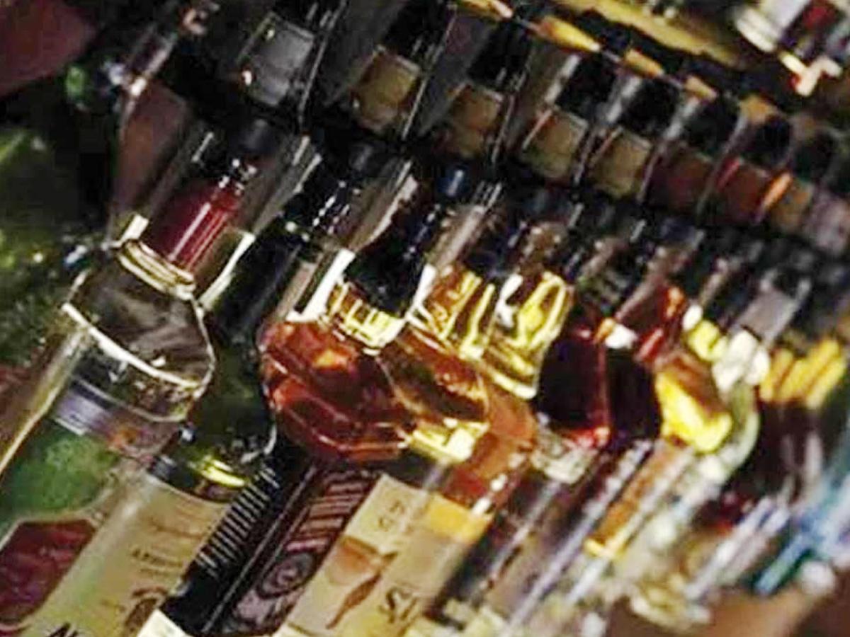 క‌ల్తీ మ‌ద్యంతో ముగ్గురి దుర్మ‌ర‌ణం.. ఖమ్మం జిల్లాలో విషాదం