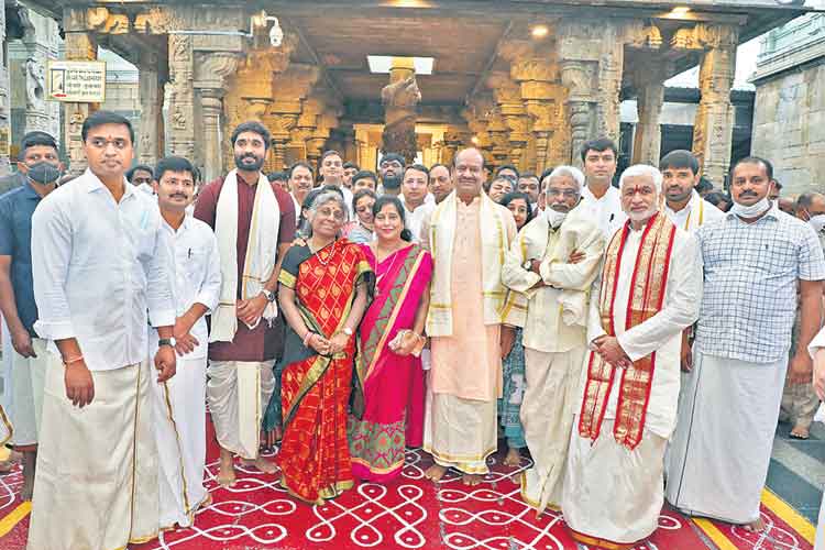 శ్రీవారిని దర్శించుకున్న లోక్‌సభ స్పీకర్‌