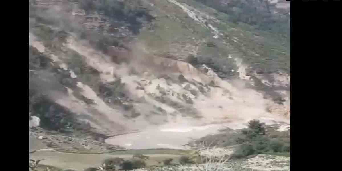 Landslides: కొండ‌చ‌రియ‌లు విరిగిప‌డి న‌దికి అడ్డుక‌ట్ట‌.. దారిమ‌ళ్లిన వ‌ర‌ద‌.. వీడియో