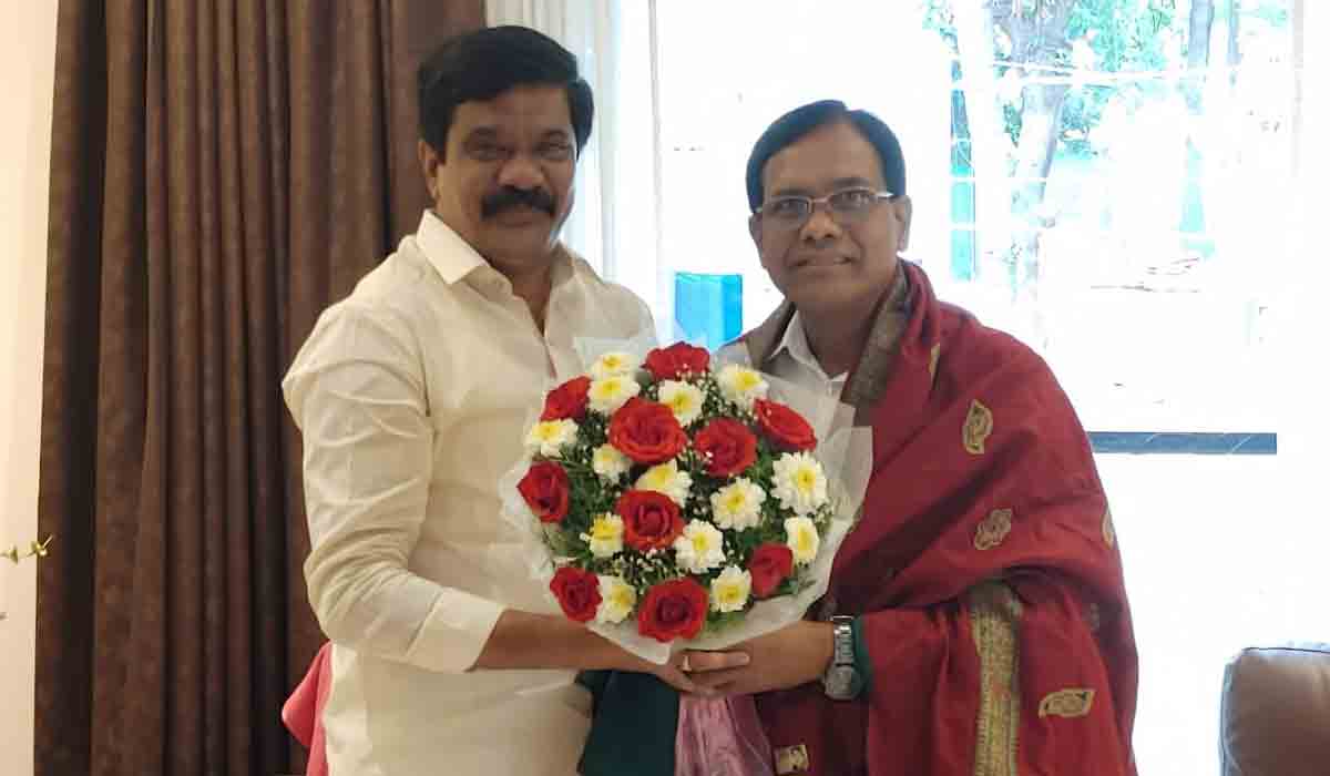 ప్రొఫెస‌ర్ లింబాద్రికి మంత్రి వేముల శుభాకాంక్ష‌లు