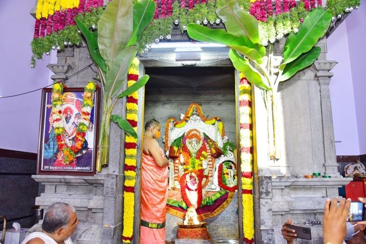 కనుల పండువగా మధ్యారాధన