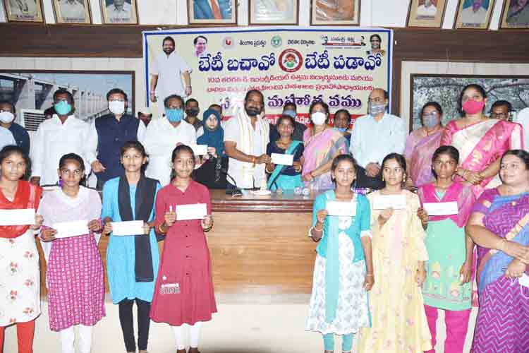 గడువులోగా పనులు పూర్తి చేయాలి