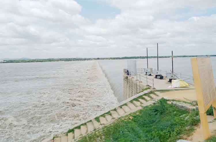 జూరాలకు వరద