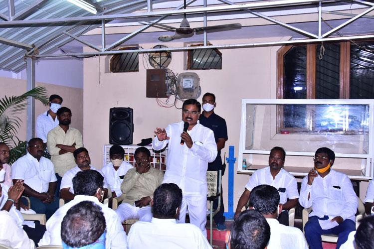 యాదవుల అభ్యున్నతికే గొర్రెల పంపిణీ